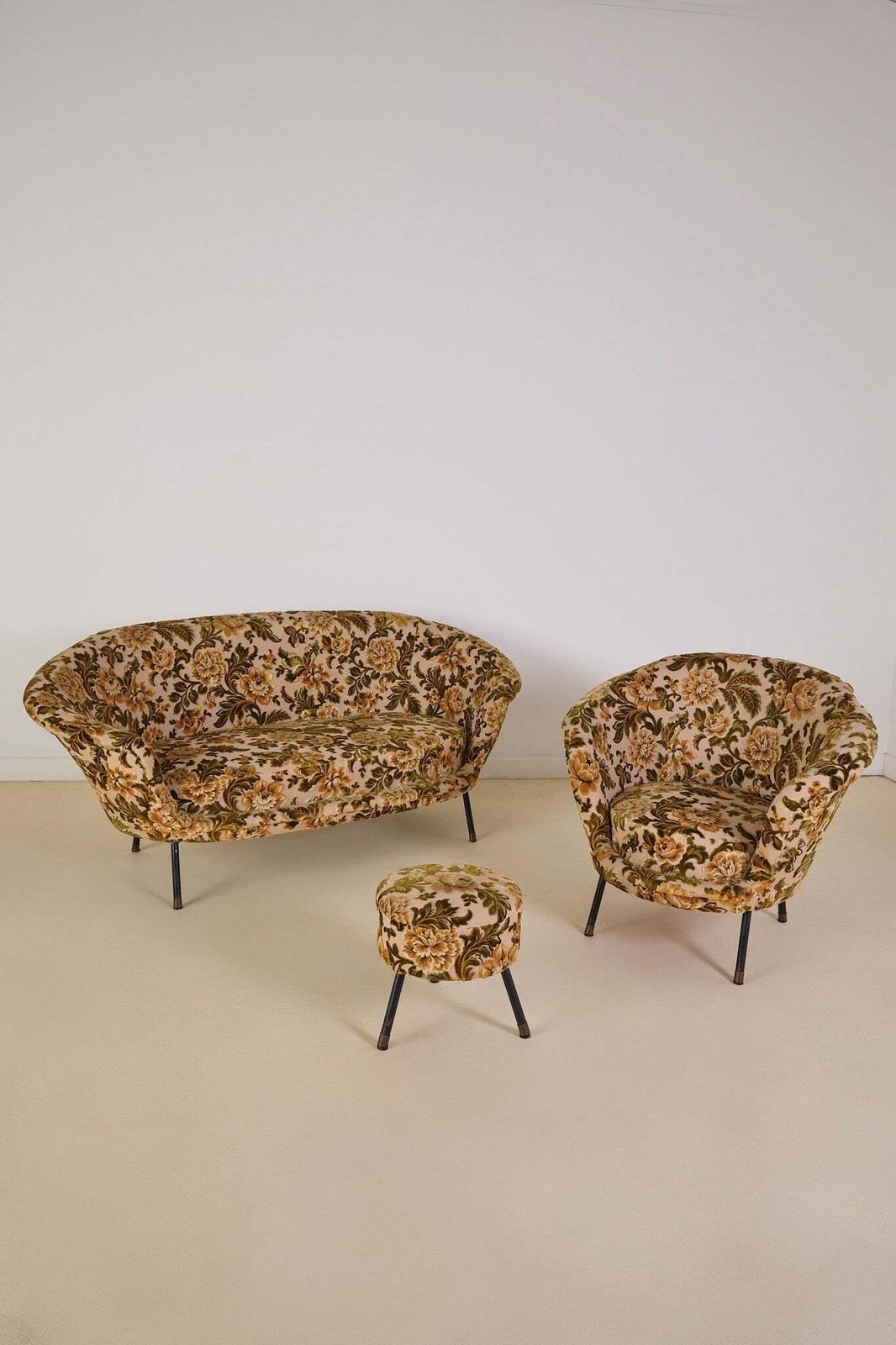 Italian Velvet Floral Armchair And Pouffe photo 1150.0