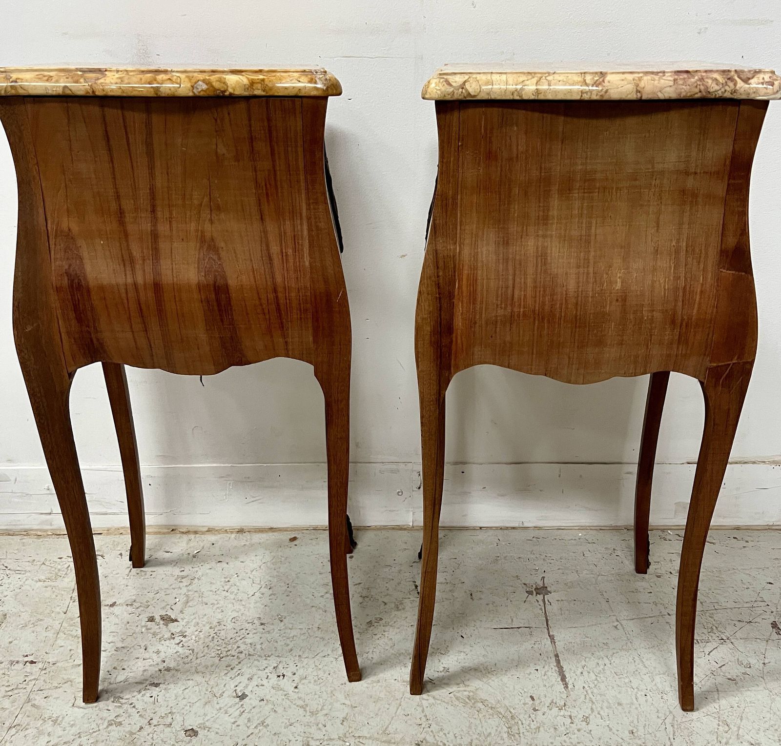 photo furniture Pair Of Small Marquetry Chests Of Drawers In The Louis XV Style / 20th Century