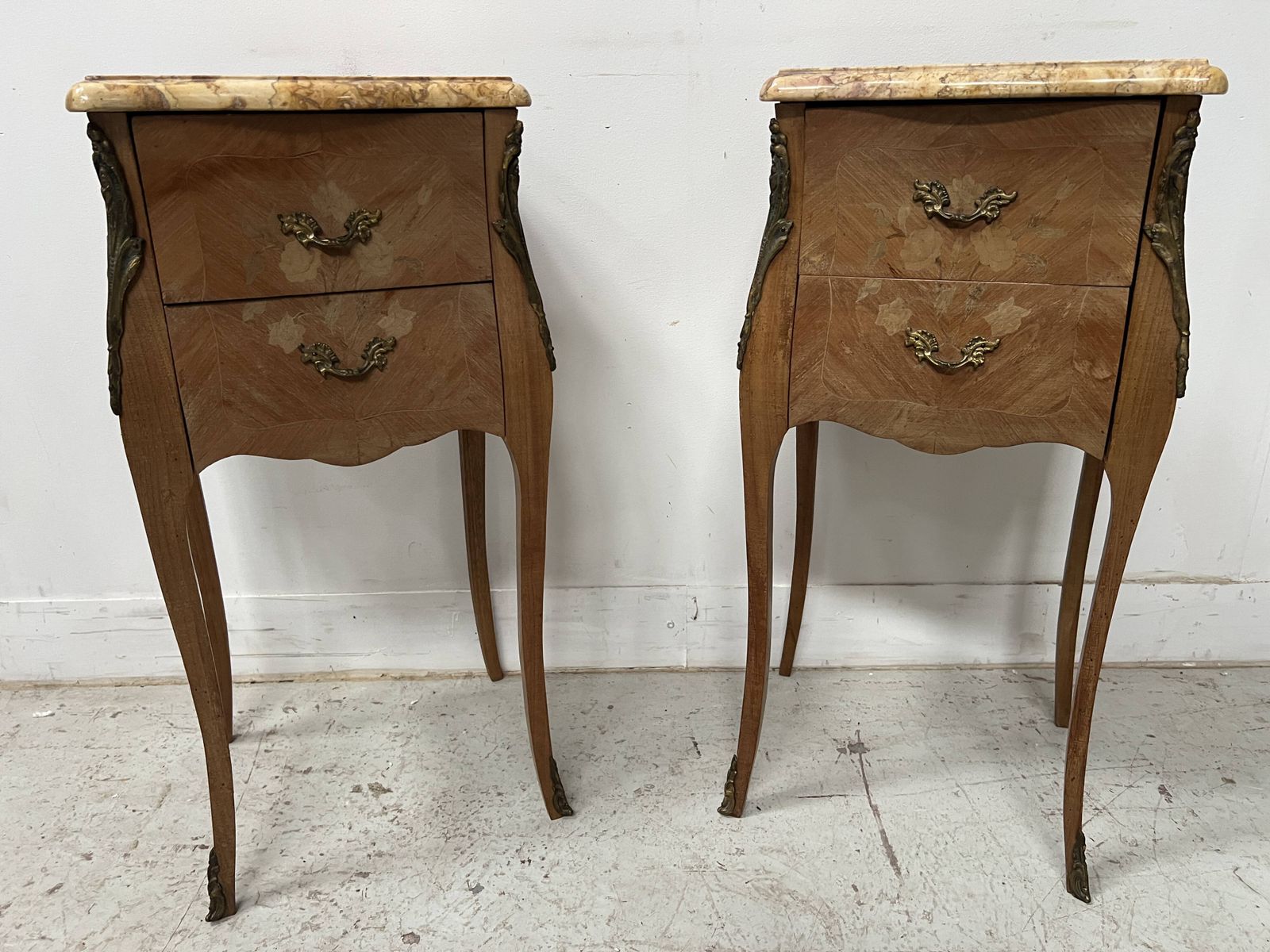 538.05 Pair Of Small Marquetry Chests Of Drawers In The Louis XV Style / 20th Century photo