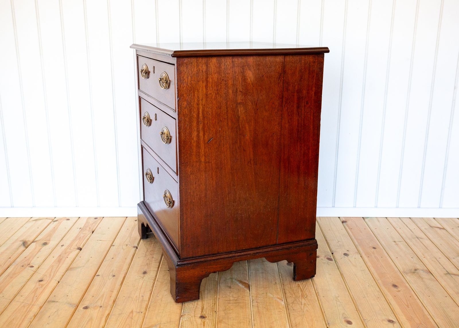 Georgian Mahogany Chest Of Drawers Country House Small Bachelor’s Office Bedside Compact Brass English Antiqu.E Early 19th Century photo vintage