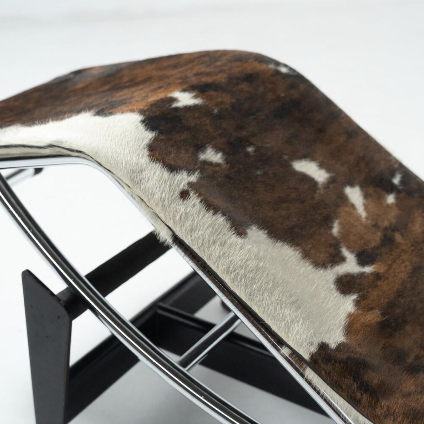 photo for sale Early Edition Le Corbusier Lounge Chair Lc4 For Cassina, Italy