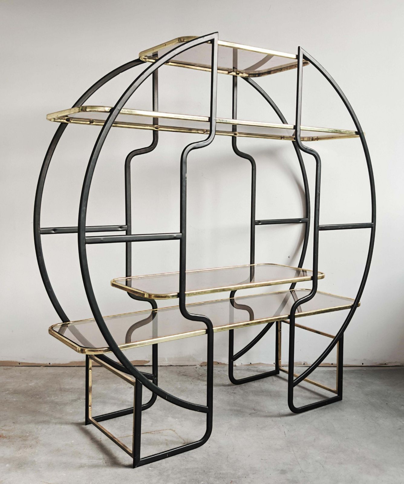 Large Hollywood Regency Round Room Divider Shelf In Black Metal And Brass photo for sale