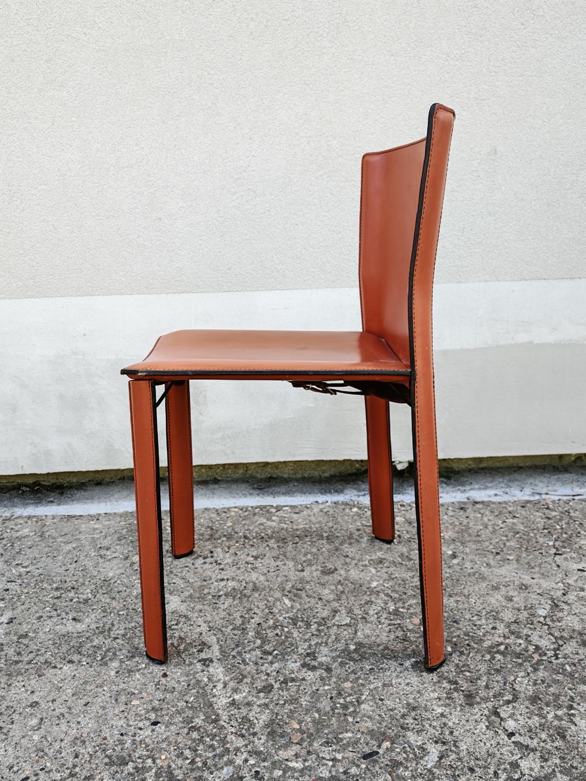 photo vintage Pair Of Postmodern Leather Chairs By Giancarlo Vegni For Fasem, Italy 1984