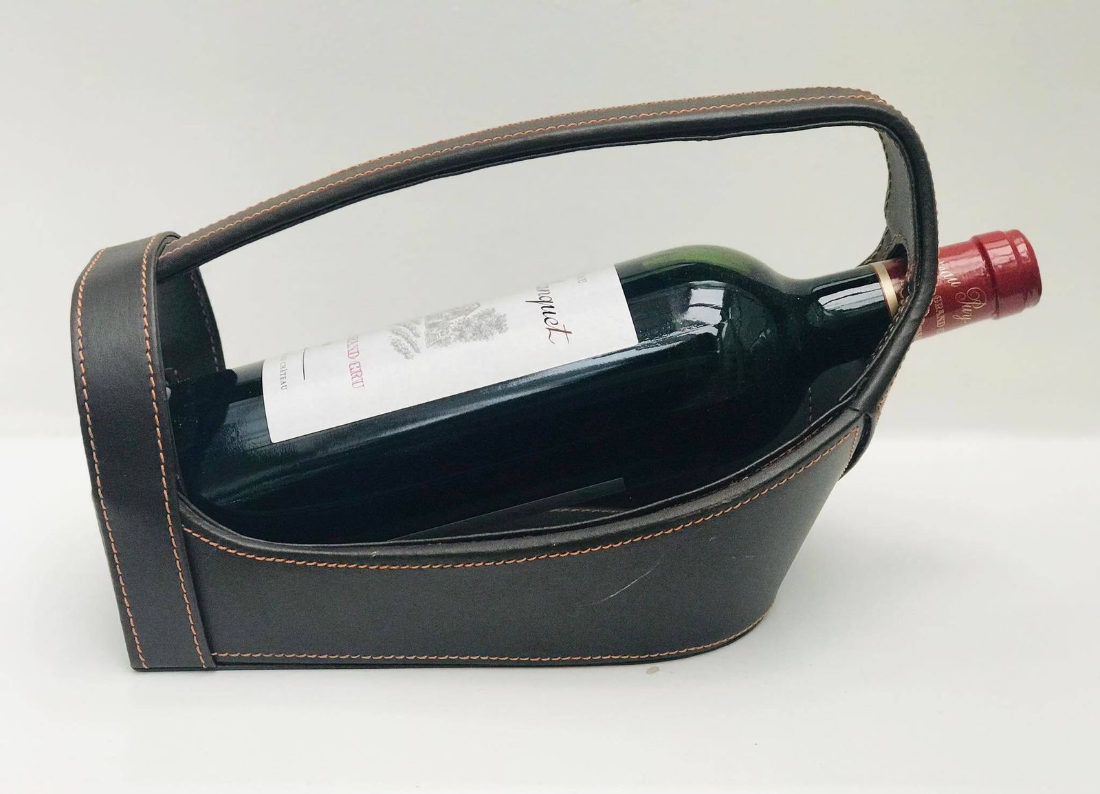 Vintage Lederen Wijnfleshouder: Bruine Lederen Drager, Gemaakt In Portugal photo Woonaccessoires
