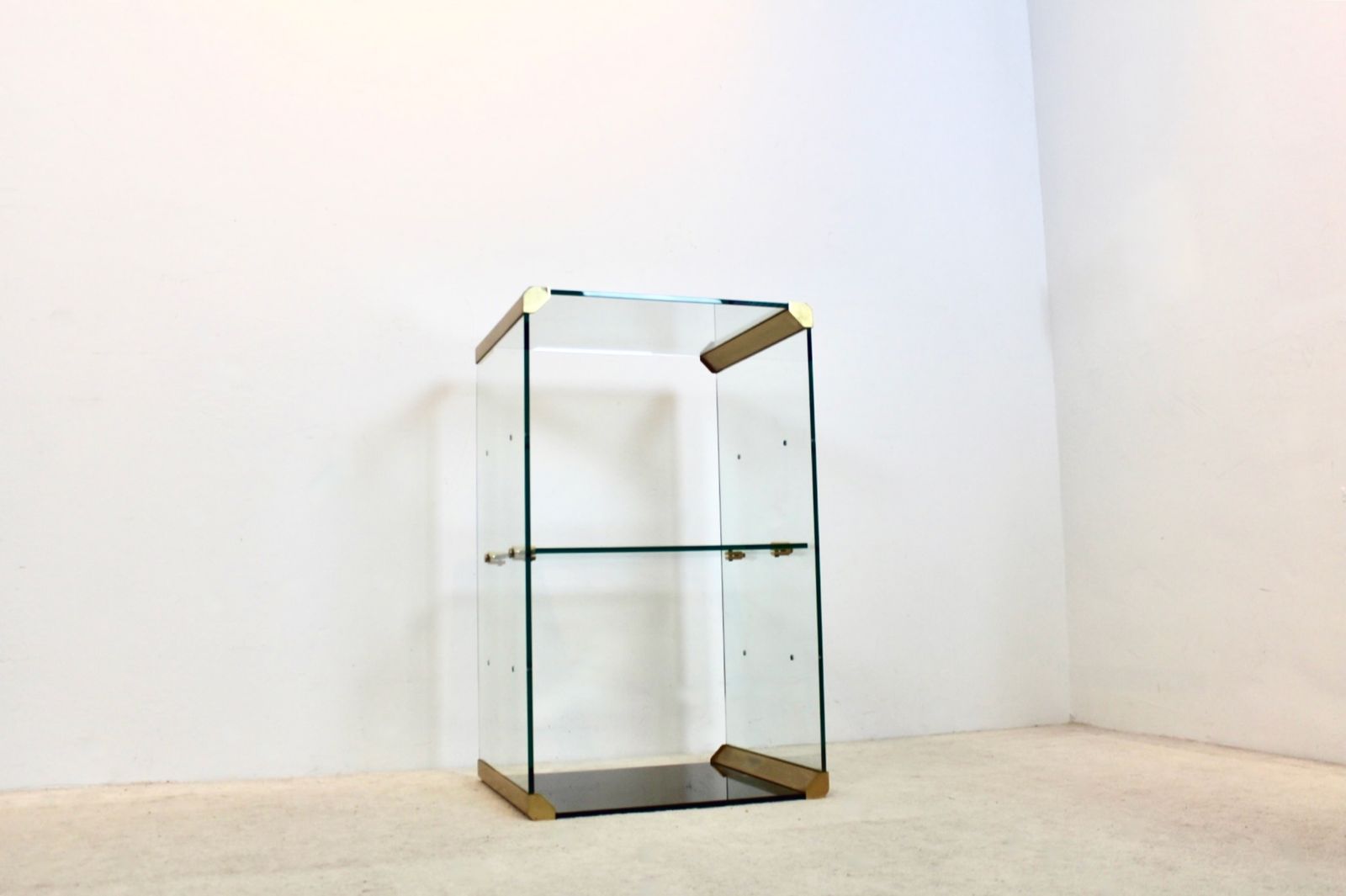 Furniture Pierangelo Gallotti For Gallotti & Radice Glass And Brass Side Table, Italy, 1970s photo