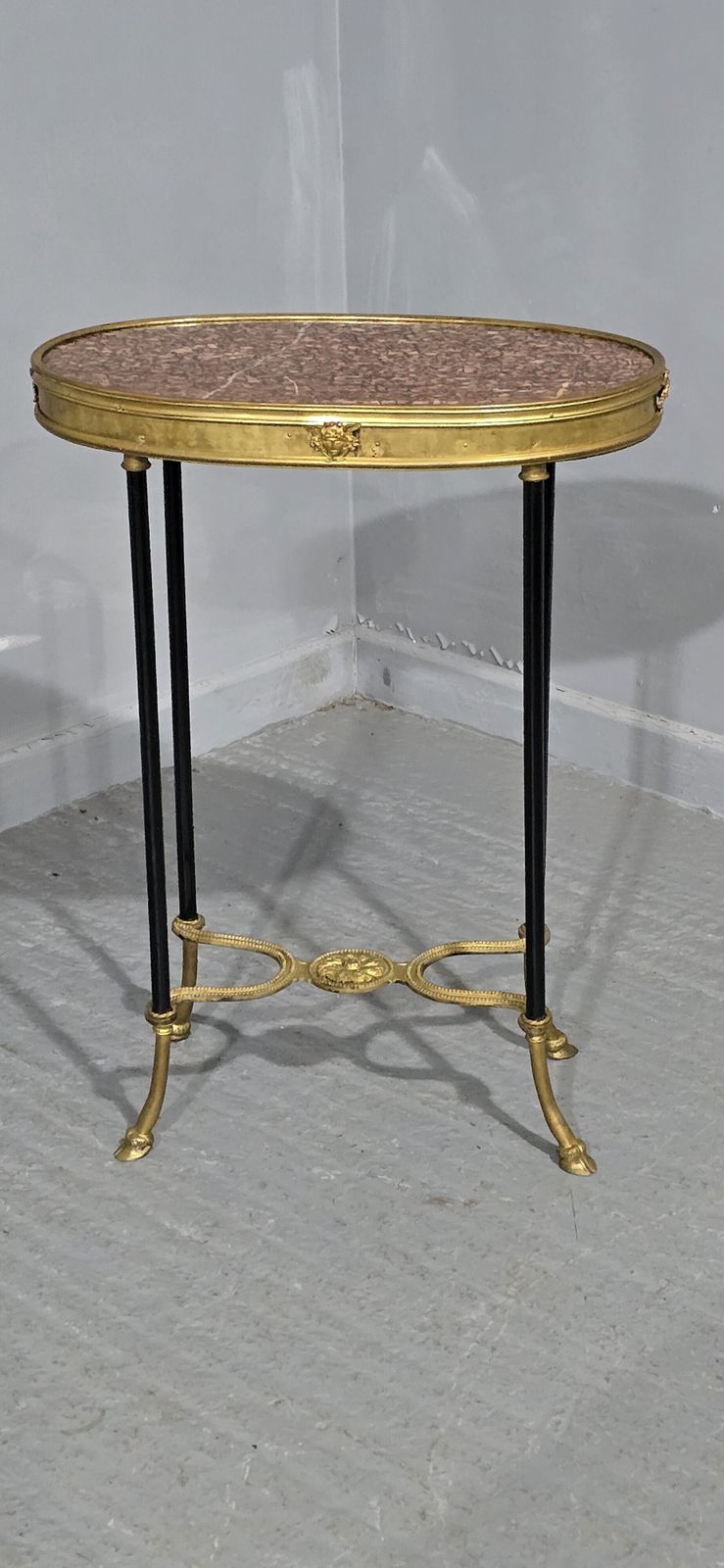 photo furniture Fine French Marble Topped Gueridon