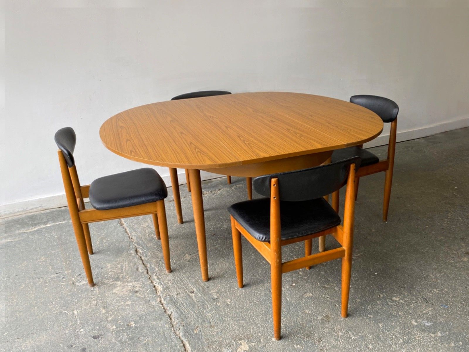 Mid Century Modern 1960’s Dining Table And Chairs Set By Schreiber Furniture photo vinterior