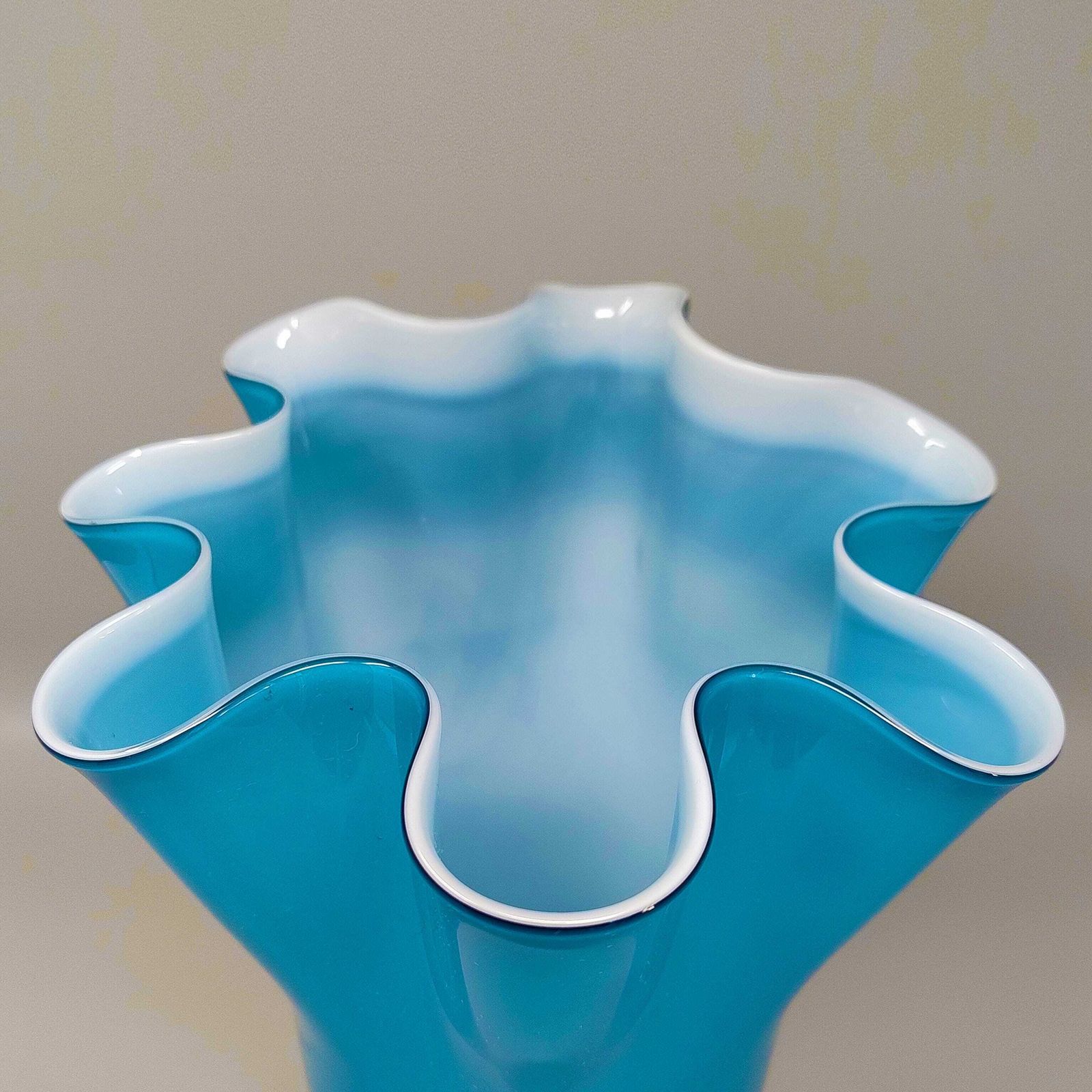 1960s Astonishing "Fazzoletto" Vase By Ca' Dei Vetrai In Murano Glass. Made In Italy photo vinterior