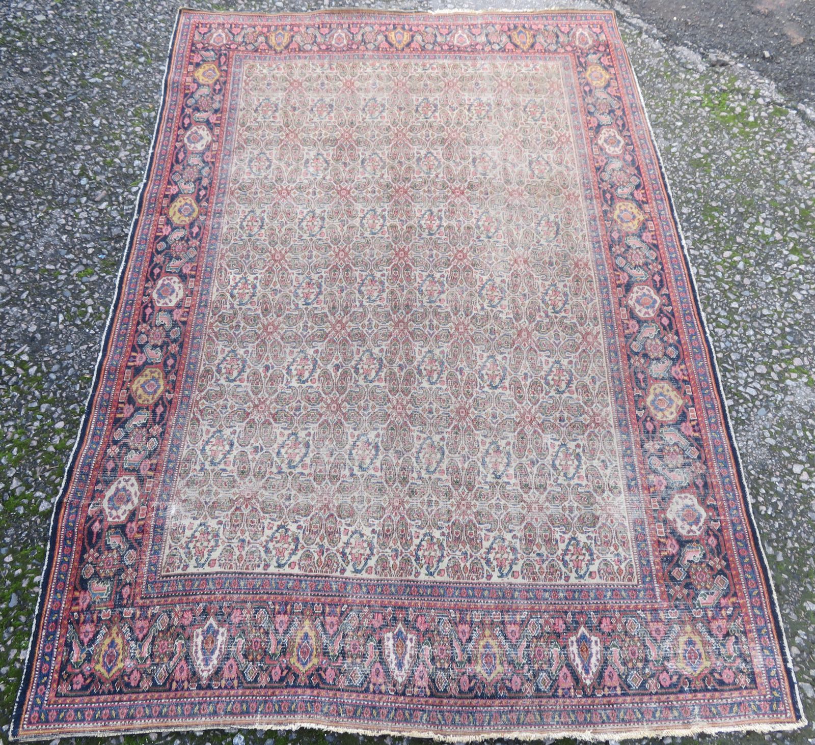 Country House 19th Century Fereghan Feraghan Rug. 200cm X 132cm. photo furniture