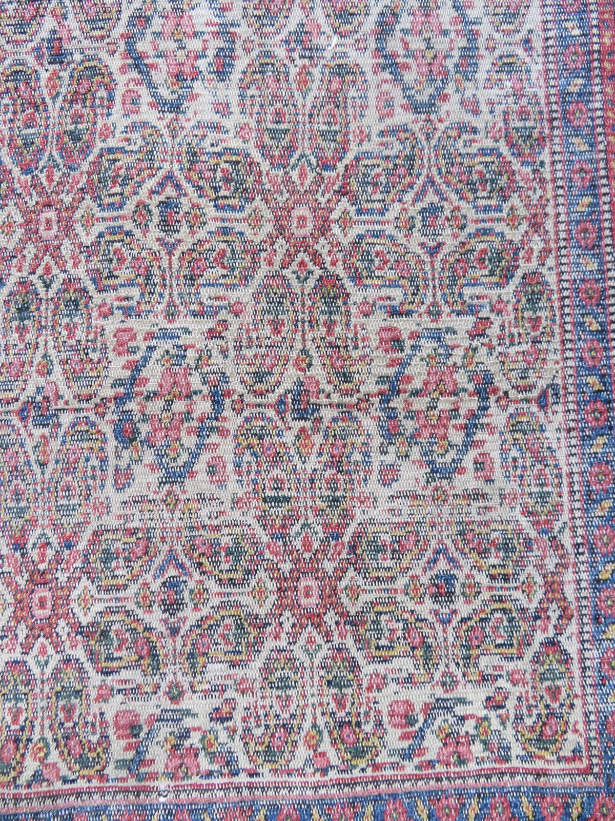 photo furniture Country House 19th Century Fereghan Feraghan Rug. 200cm X 132cm.