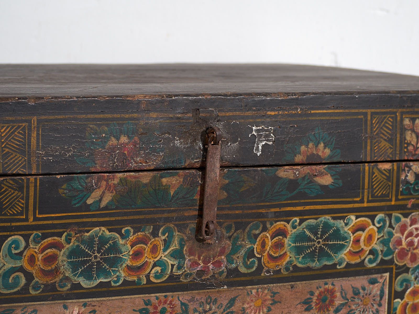 Antique Trunk With A Pair Of Illustrated Magpies (China, C.1900) #29 photo furniture