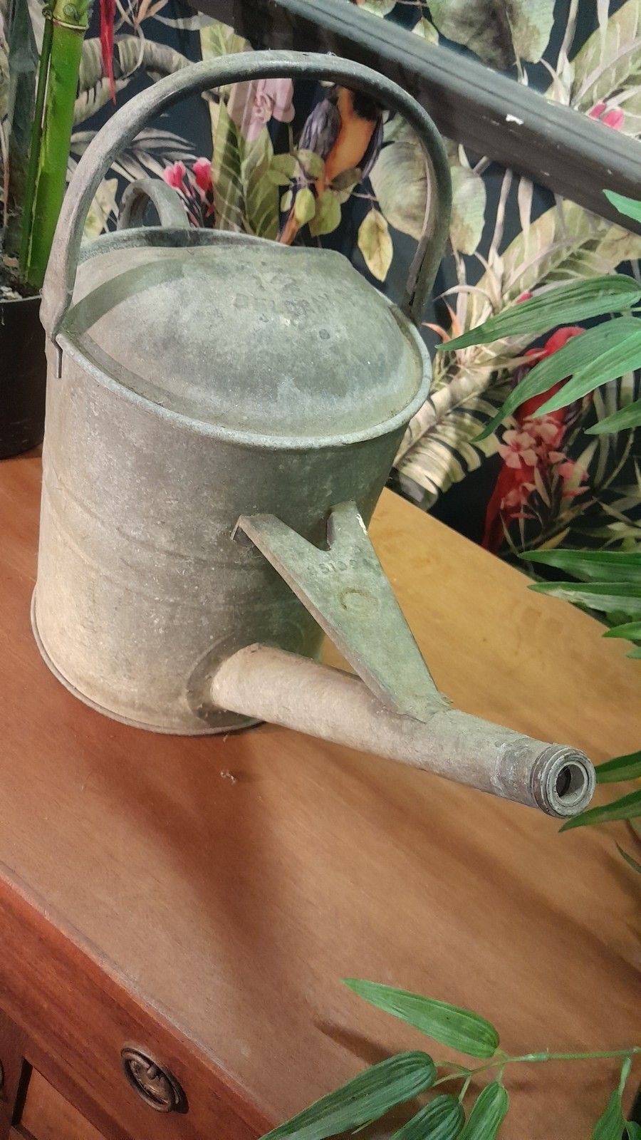 photo furniture Vintage Galvanised Watering Can 1 1/2 Gallon