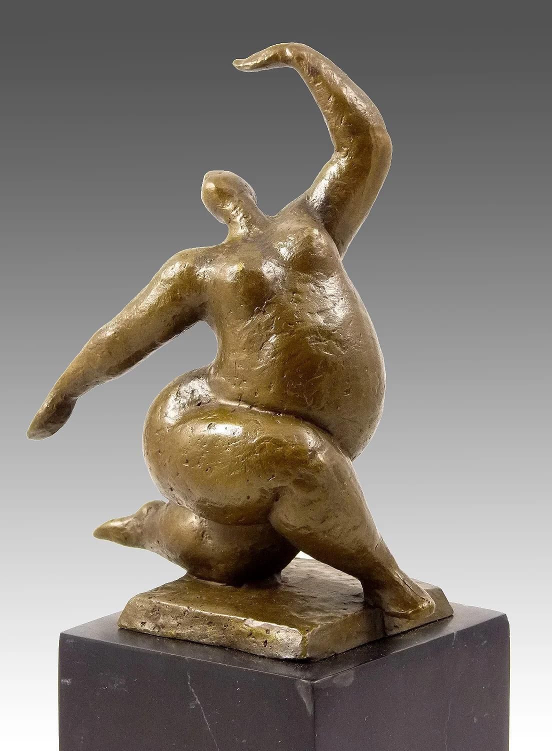 Squatting Nude Dancer – Contemporary Bronze Sculpture, Balance And Sensuality – photo Art