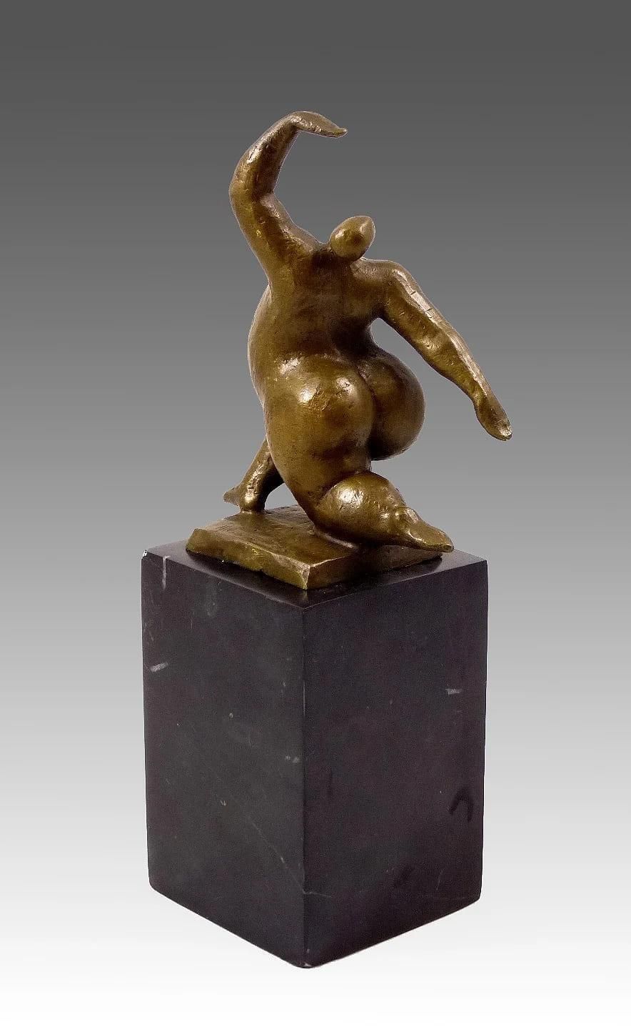 Squatting Nude Dancer – Contemporary Bronze Sculpture, Balance And Sensuality – photo vinterior