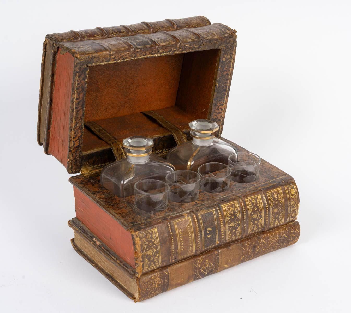 Fake Book Concealing Two Liqueur Decanters, Napoleon III Style, 20th Century. photo vinterior