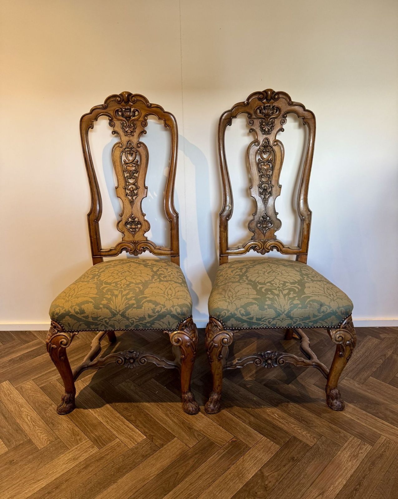 photo vintage Fantastic Quality Set Of Ten Victorian Walnut Dining Chairs