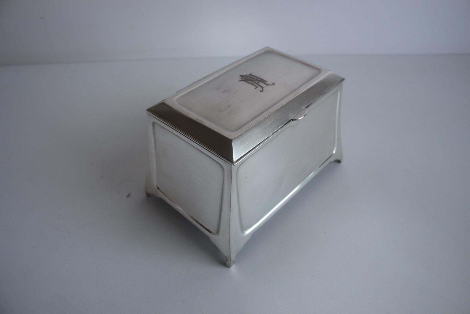 photo vinterior Cigarette Or Cigar Box, Art Krupp Berndorf, Circa 1900
