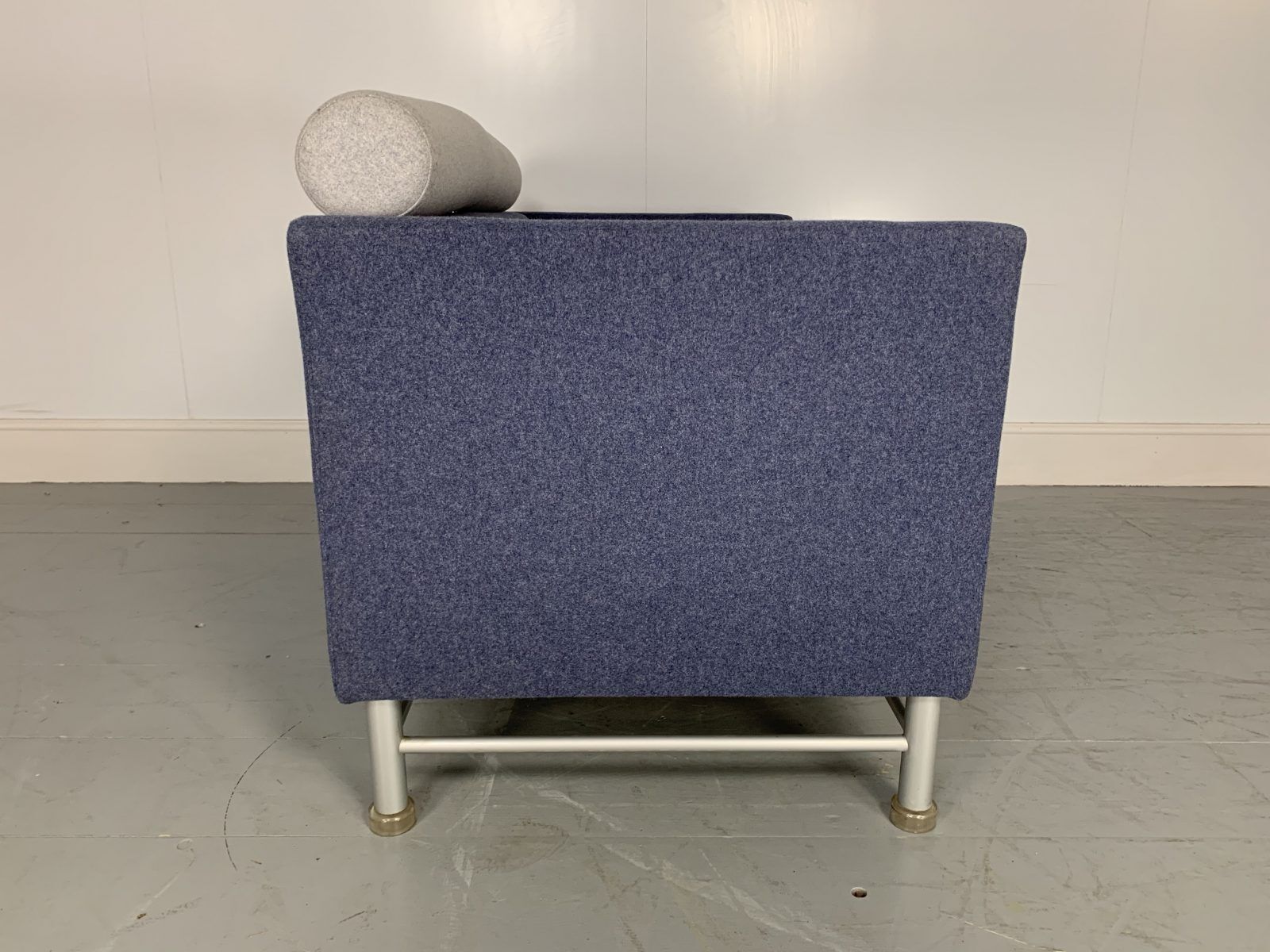 Sublime Rare Knoll “East Side” Sofa By Ettore Sottsass In Blue And Grey Wool photo 5900.0