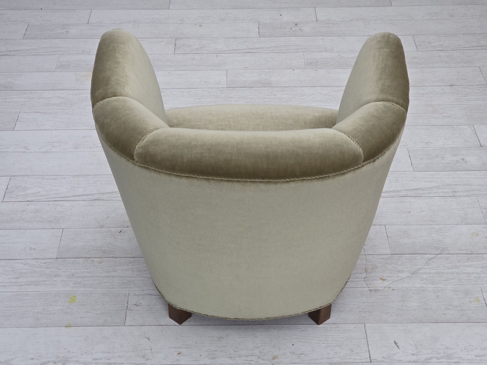 Jaren 1970, Deense Fauteuil, Groen Meubelvelours, Eikenhout. photo vinterior