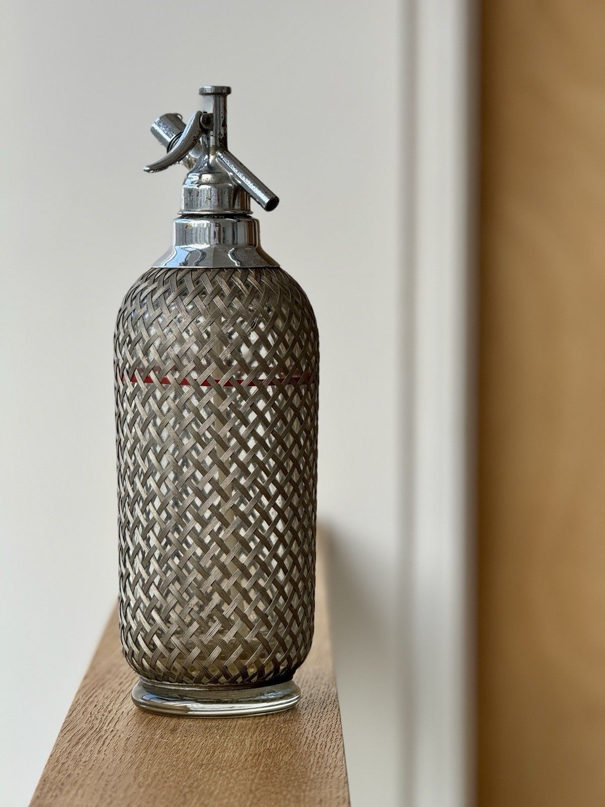 Antique Braided Metal Mesh Soda Siphon, Glass Bottle Made In Czechoslovakia photo Woonaccessoires