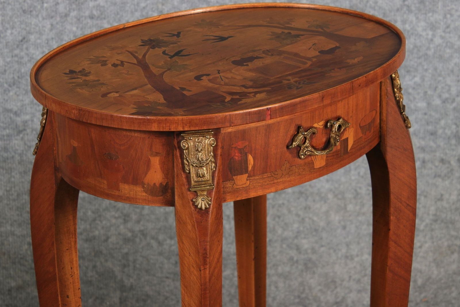 photo vintage Antique Louis XV Style Side Tables With Chinoiserie Inlay, 1920s, Set Of 2