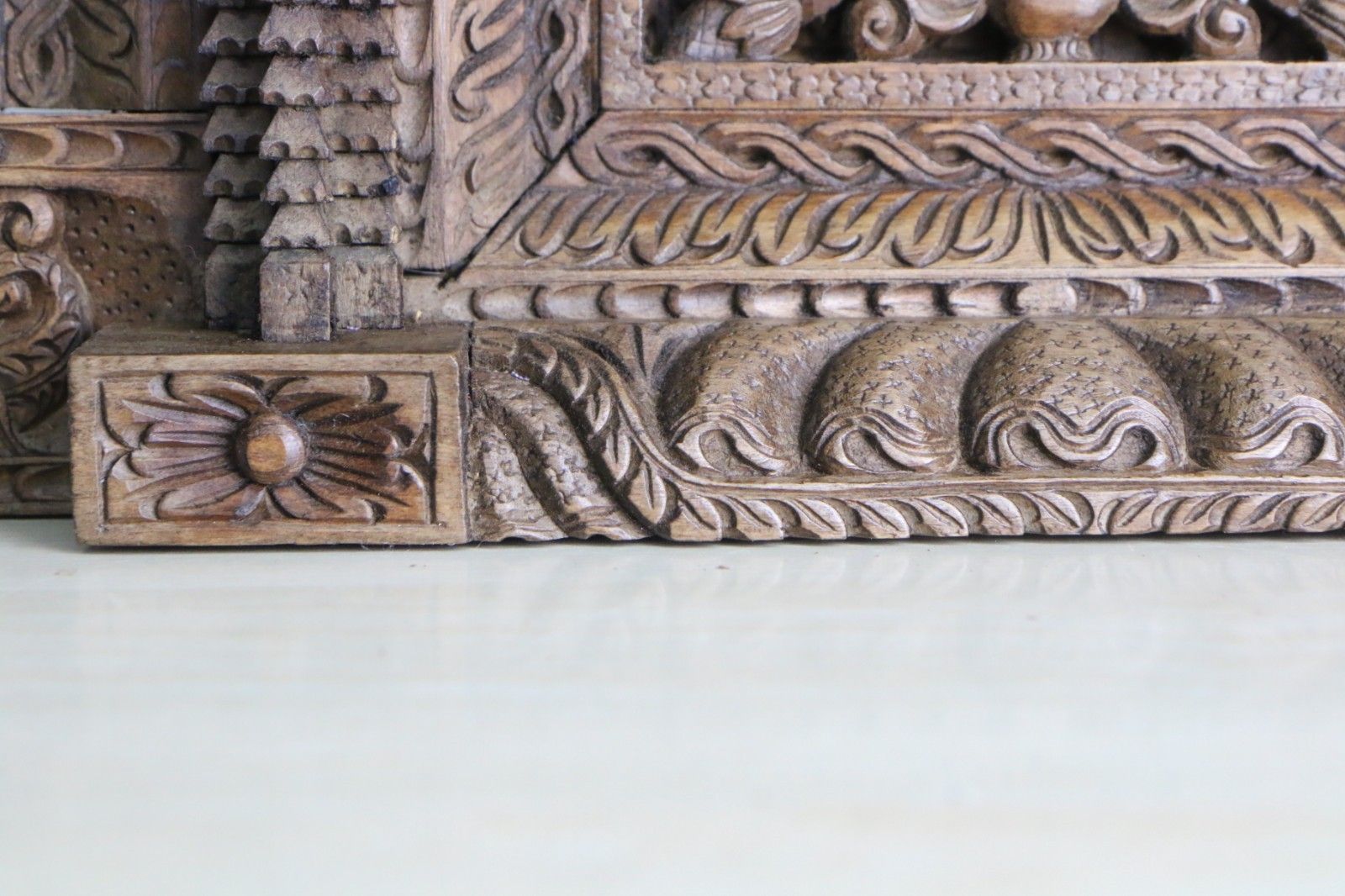 Antique Large Nepalese Wooden Carved Kumari Jhyal Kumari Window Large Decorative photo vinterior