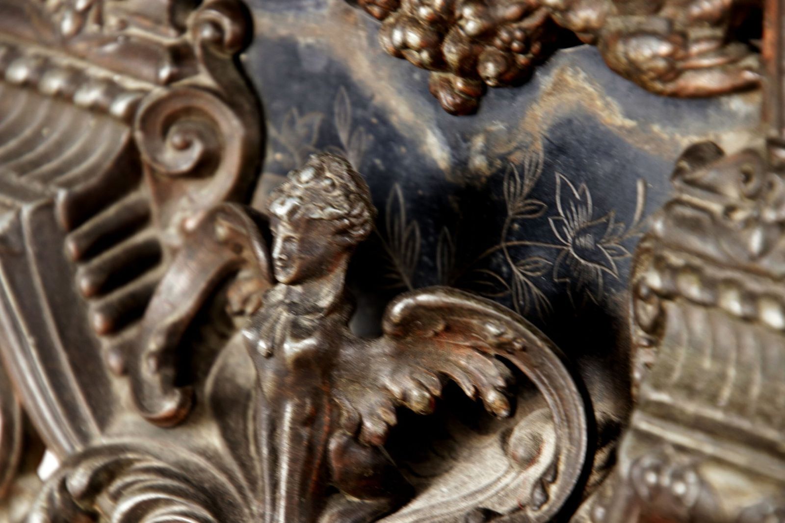 French Fireplace Clock In Bronze With Brass Movement By S. Marti & Cie, 1870s, Set Of 3 photo vinterior