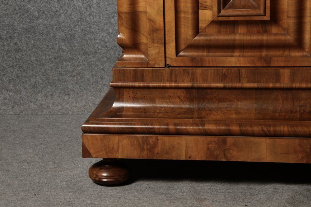 12807.0 Antique Baroque Wet Wave Cabinet In Walnut, 18th Century photo
