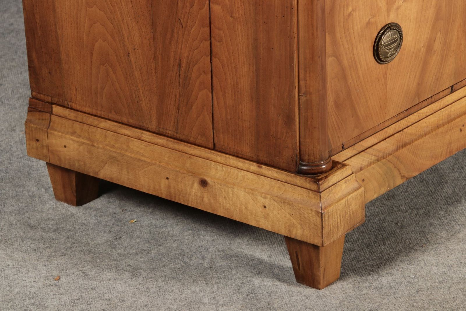 photo furniture Biedermeier Top Display Cabinet In Walnutm Southern Germany