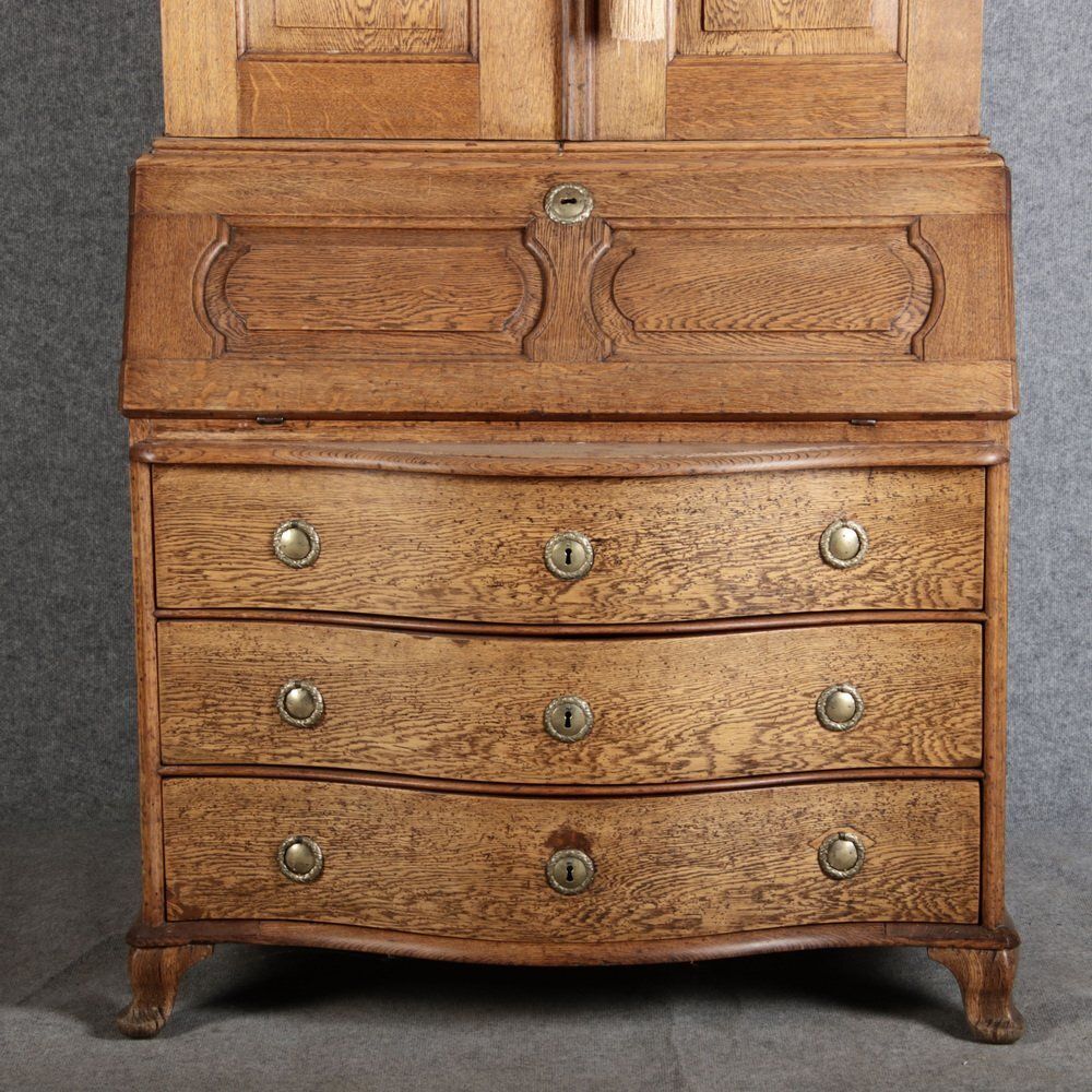 1863.0 Antique Baroque Secretary In Oak, 1740 photo