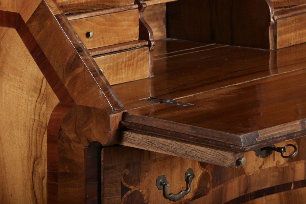 photo vinterior Antique Baroque Secretary In Walnut, 1730s