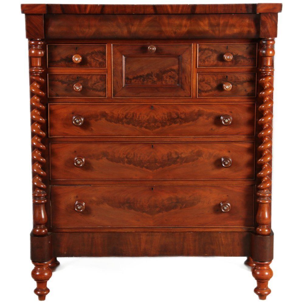 Antique English Victorian Chest Of Drawers In Mahogany, 1850