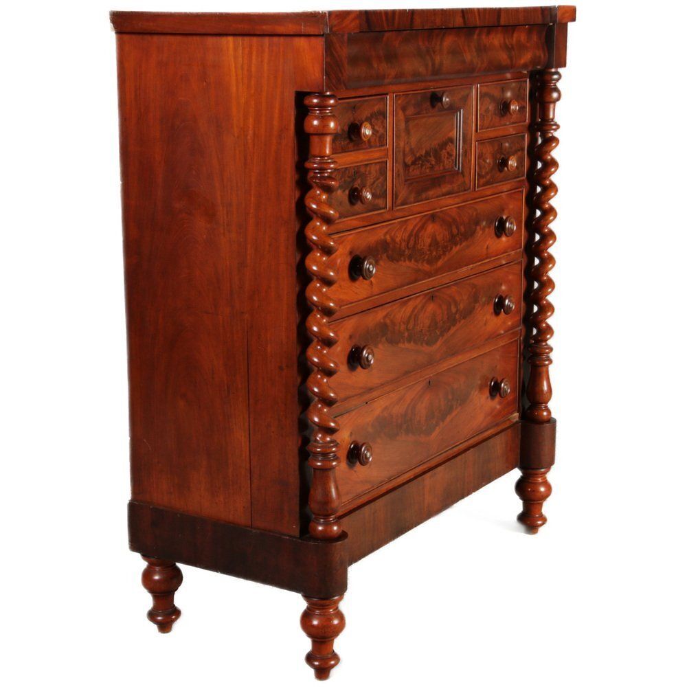 Antique English Victorian Chest Of Drawers In Mahogany, 1850 photo for sale