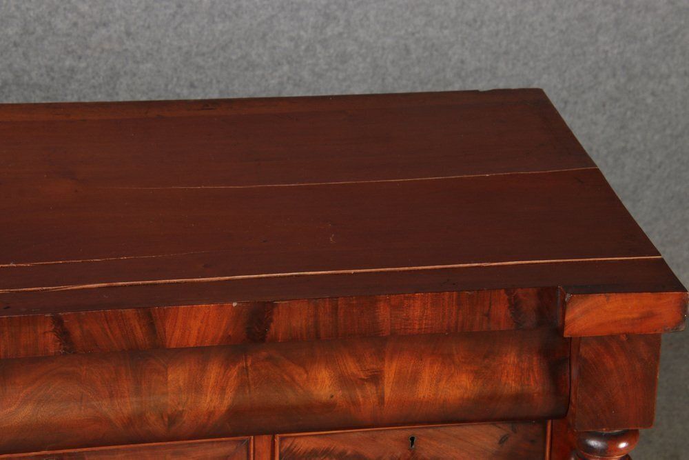 photo vinterior Antique English Victorian Chest Of Drawers In Mahogany, 1850