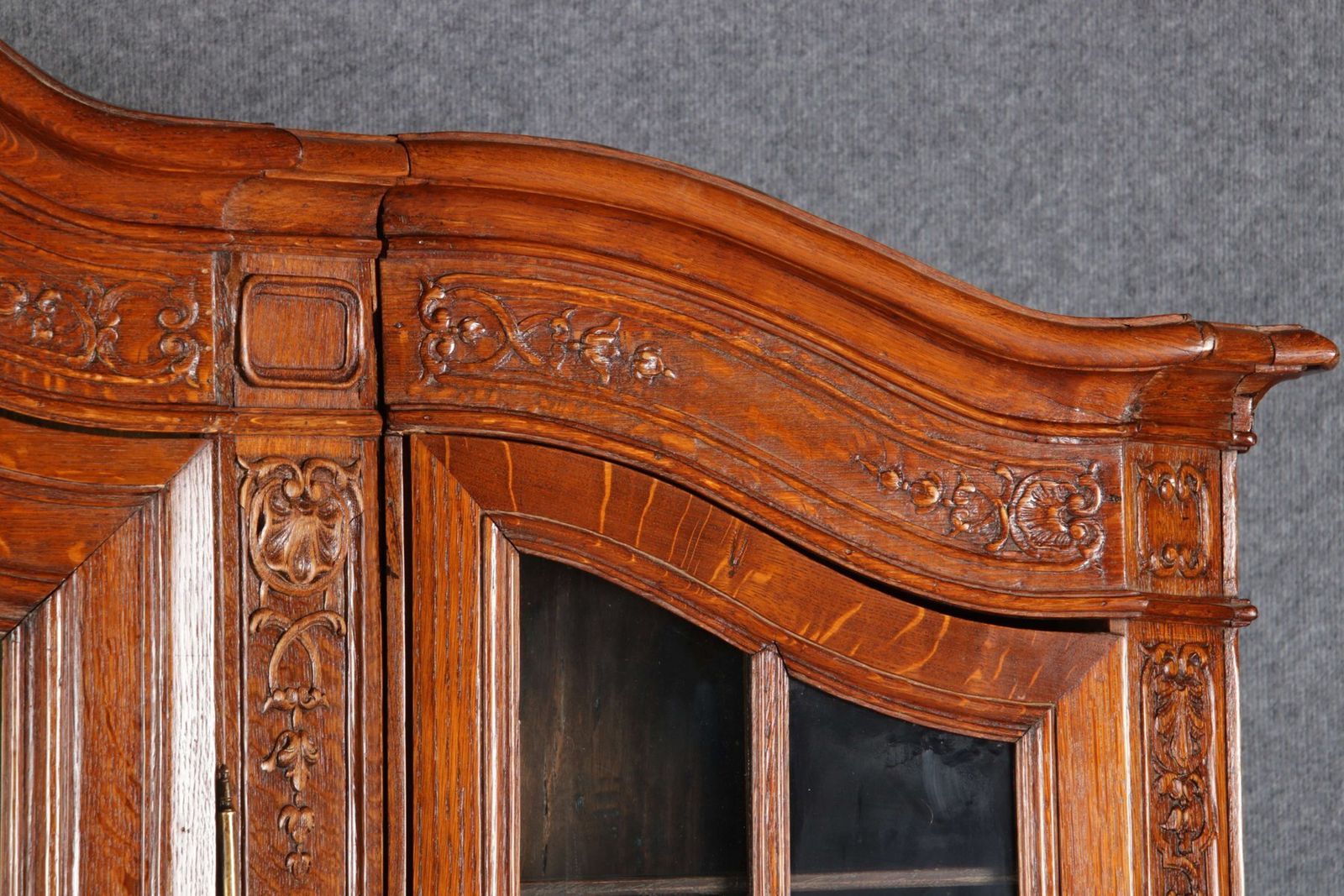 photo vinterior Antique Baroque Oak 3 Door Display Case With Carvings, Aachen Lüttich, 19th Century
