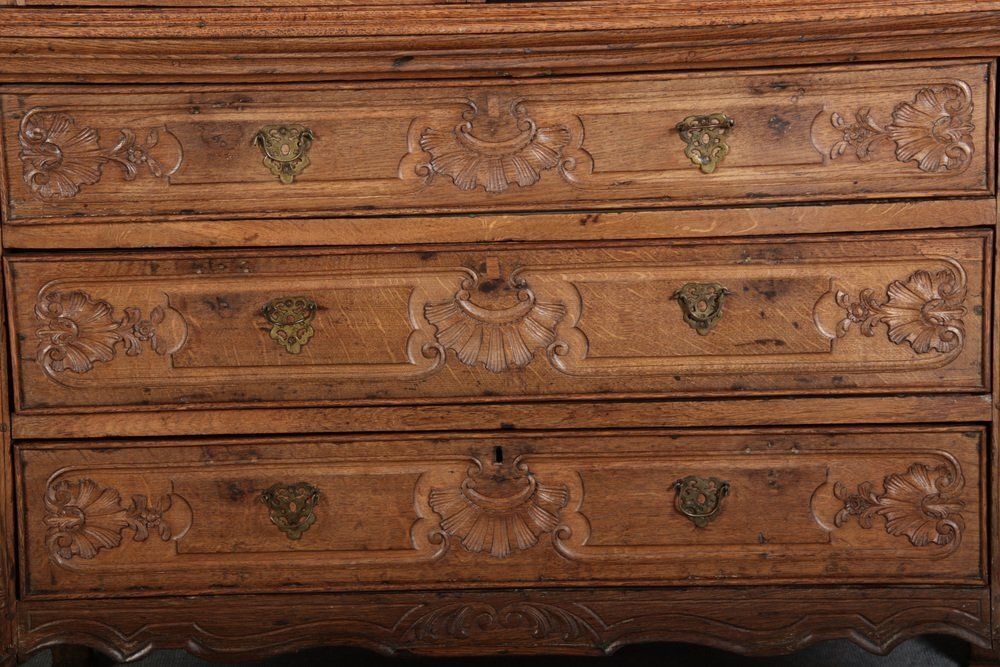 Baroque Showcase In Oak With Rocilla Carvings, 1760s photo 2085.0