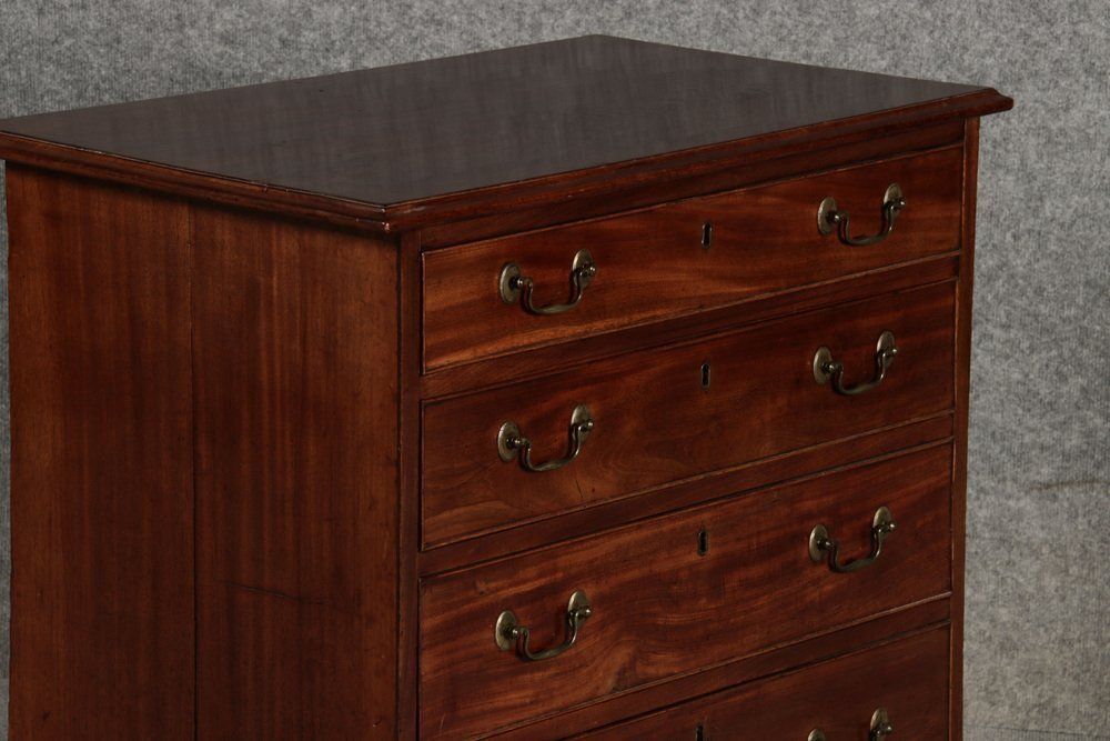 photo vinterior Small English Chest Of Drawers, Late 19th Century