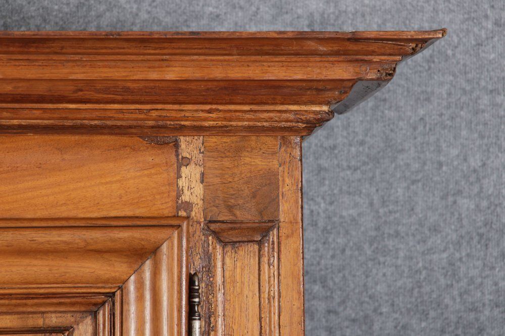 photo vinterior Baroque Narrow Cabinet In Walnut, France, 1700s
