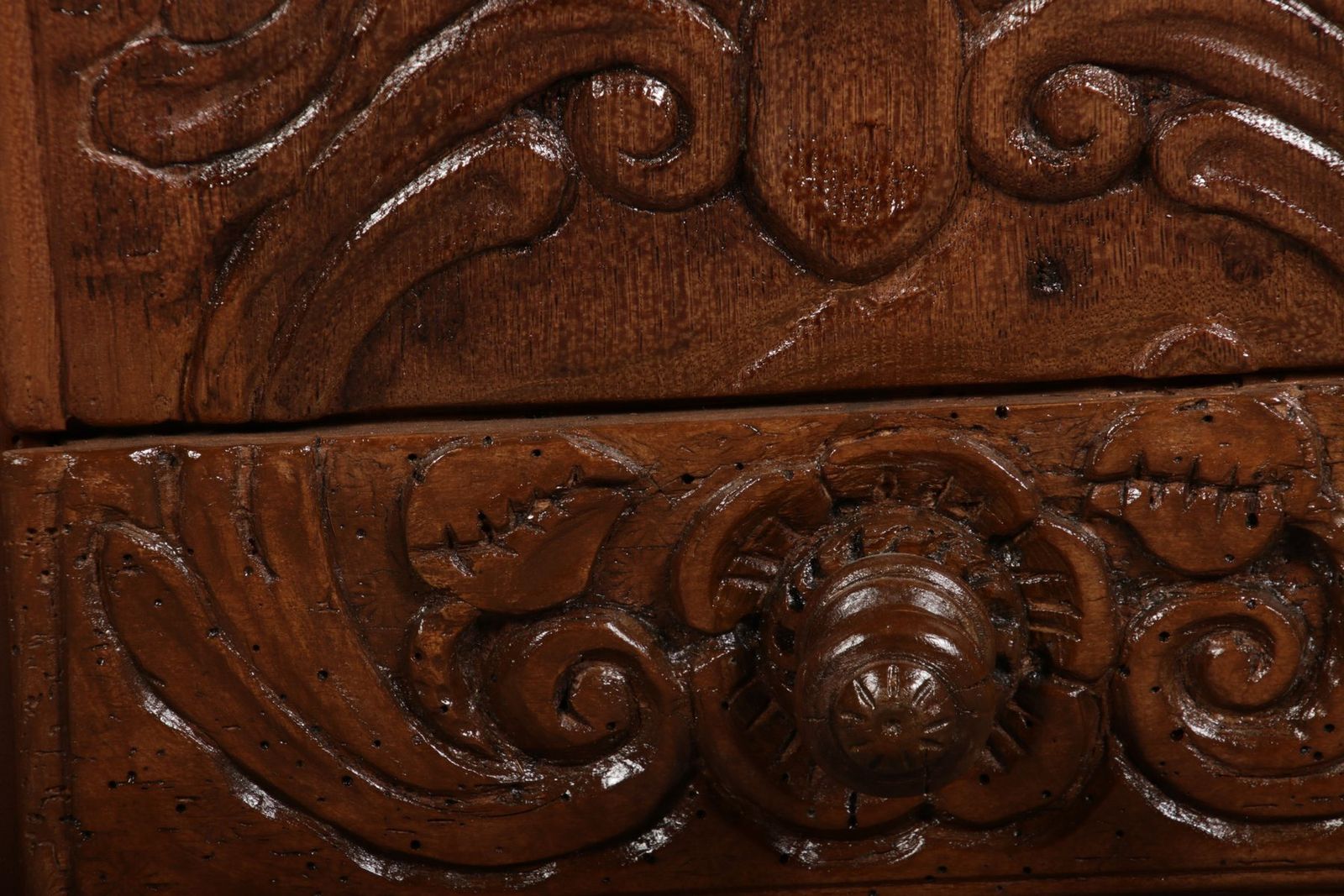 photo vintage Small Antique Baroque Walnut Wall Cabinet, 1750s