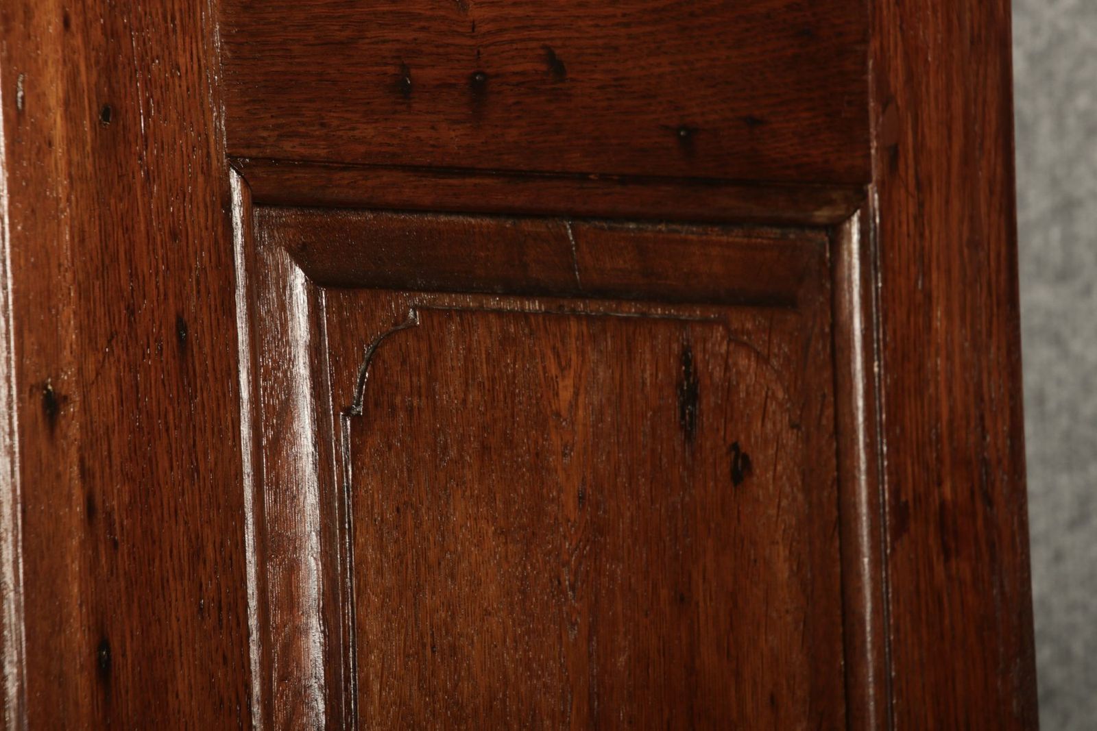 photo vintage Antique Frankfurt Wave Cabinet In Oak, 1750