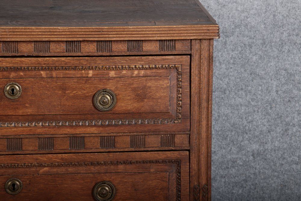 photo furniture Baroque Chest Of Drawers In Oak, 1780s