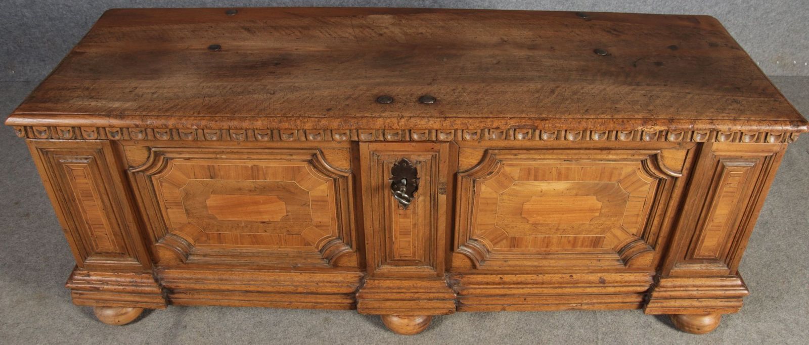 photo furniture Antique Chest In Walnut, 1730