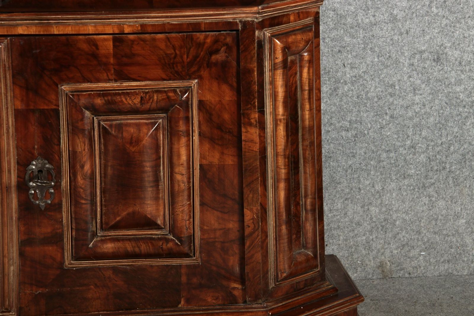 Antique Baroque Wave Top Cabinet In Walnut, 1720 photo 3974.0