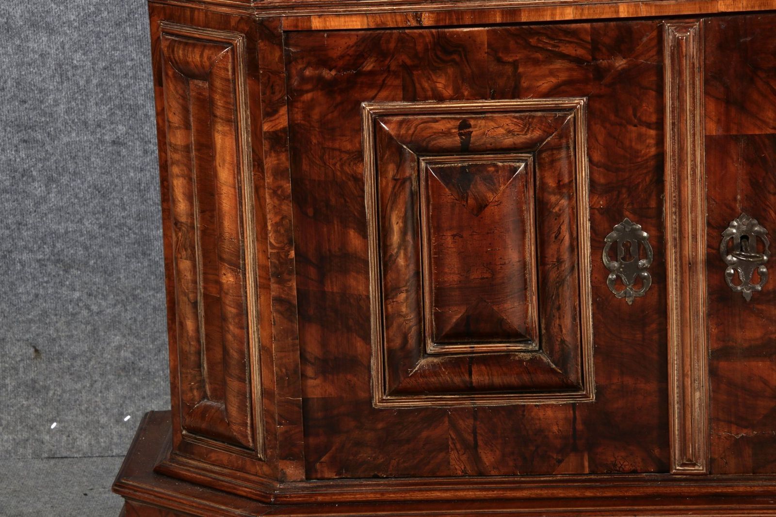 Antique Baroque Wave Top Cabinet In Walnut, 1720 photo vinterior