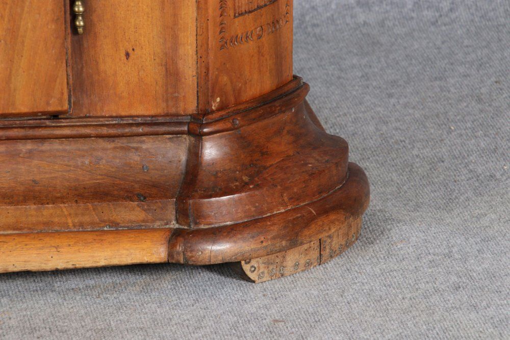 photo vinterior Baroque Cabinet In Walnut With Carvings, 18th Century