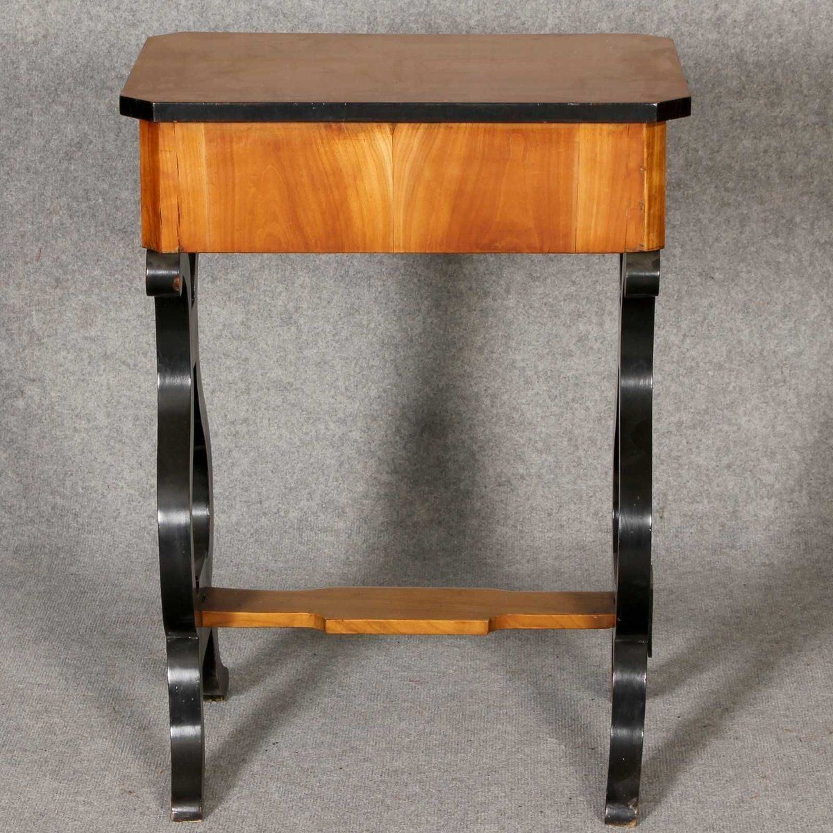 photo furniture 19th Century Lyra Sewing Table In Black Cherry Wood, 1820