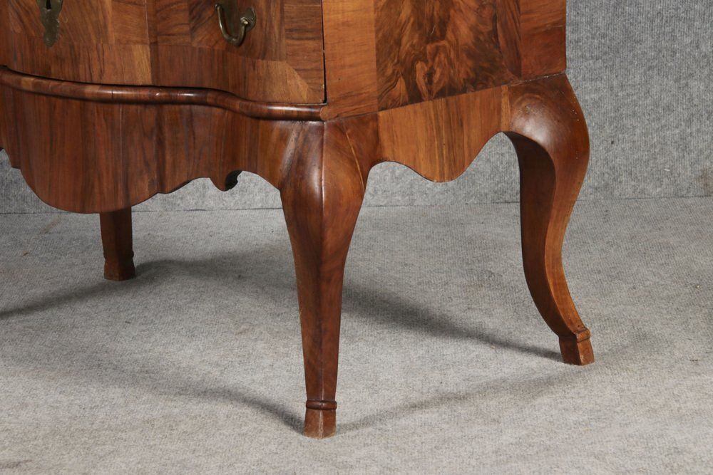 photo furniture Small Baroque Chest Of Drawers In Walnut, 1750s