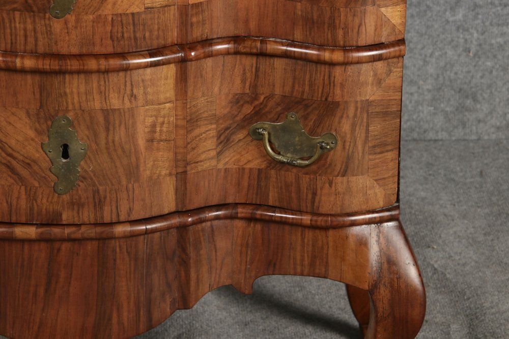 photo vinterior Small Baroque Chest Of Drawers In Walnut, 1750s