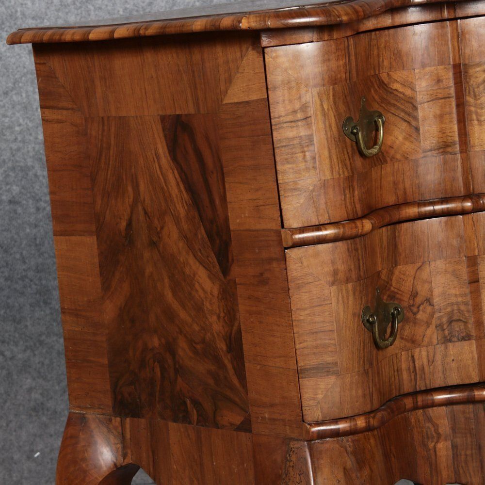 photo vintage Small Baroque Chest Of Drawers In Walnut, 1750s