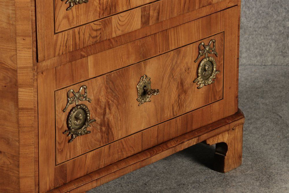 photo vintage Small Baroque Chest Of Drawers In Ash Veneer, 1780s